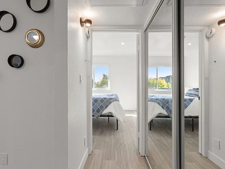 Darby Apartments — Photo 10
