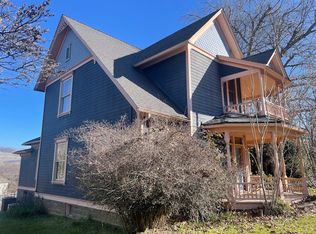 138 N Main St, Ashland, OR 97520