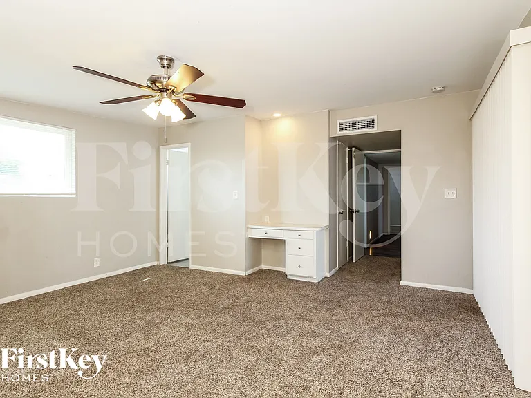 8830 N 37th Ave — Photo 7