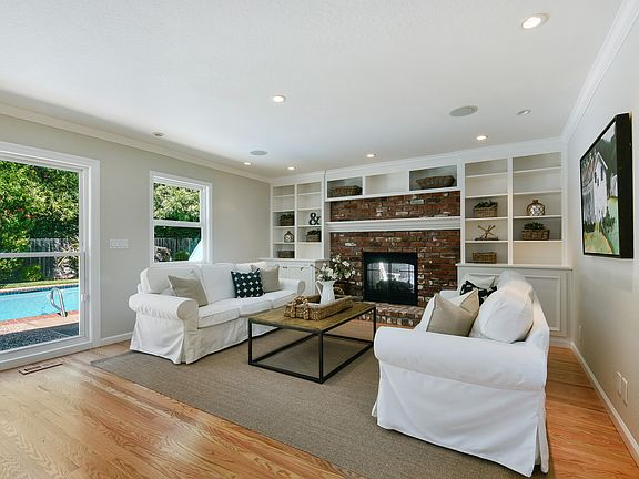 3rd image of 11 Ross Dr