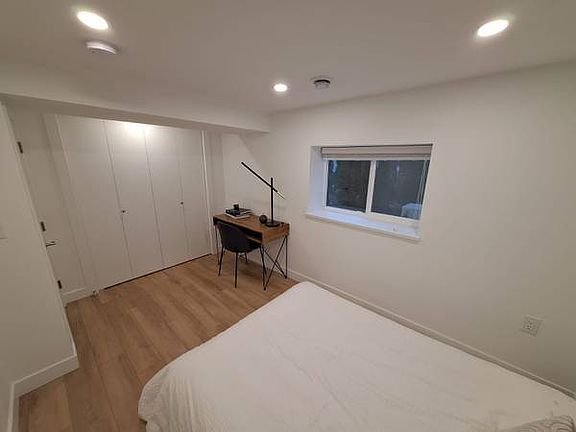 3rd image of 4997 Moss St #1