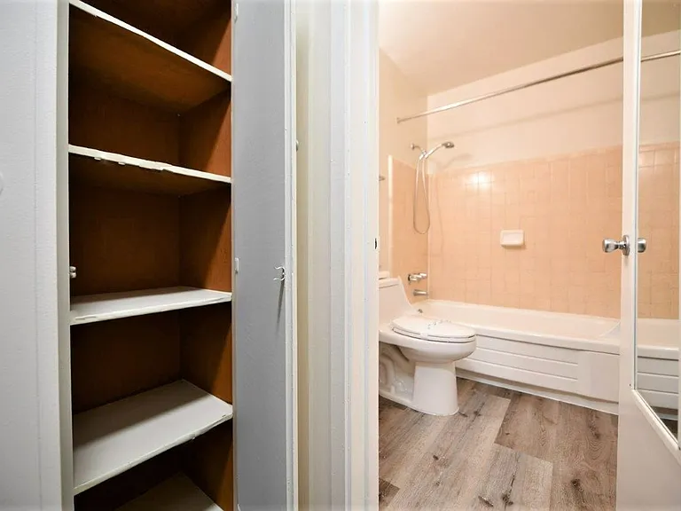 2415 College Ave. — Photo 16