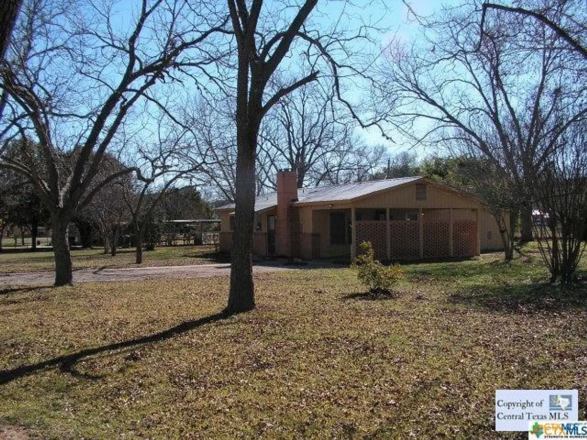 Building Photo - 485 Live Fls