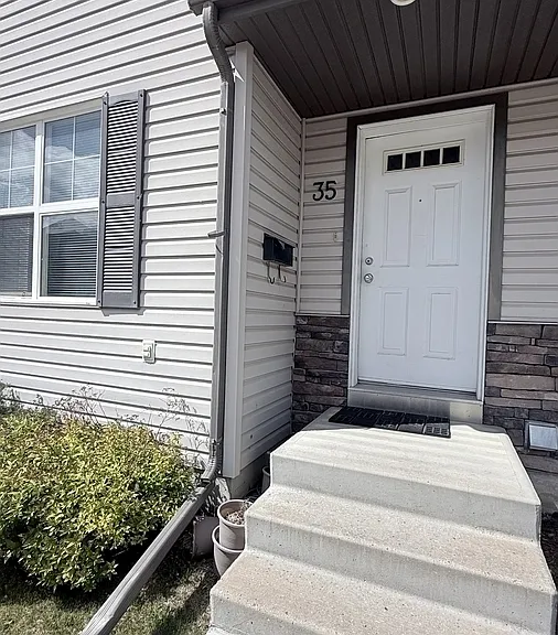 135 Pawlychenko Ln — Photo 1