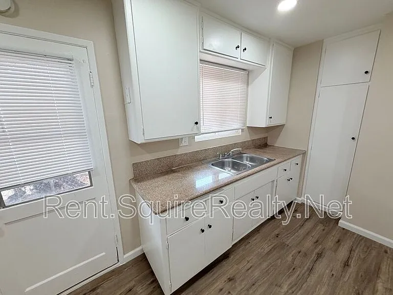 355 S Aspan Ave #MIDDLE HOUSE — Photo 13