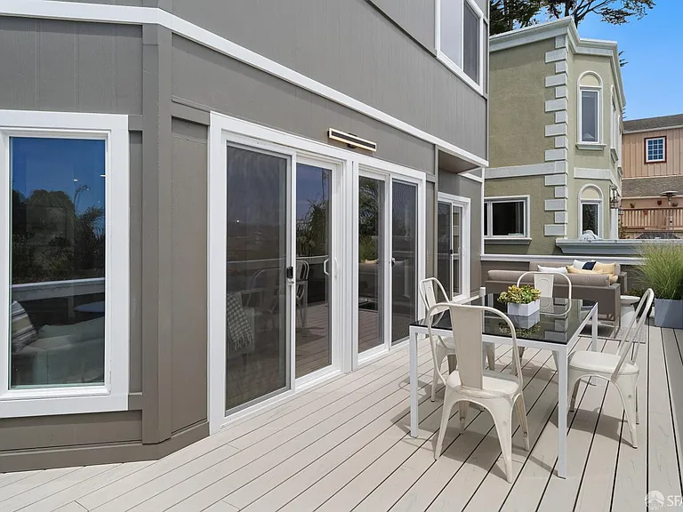 628 Los Palmos Dr — Photo 36