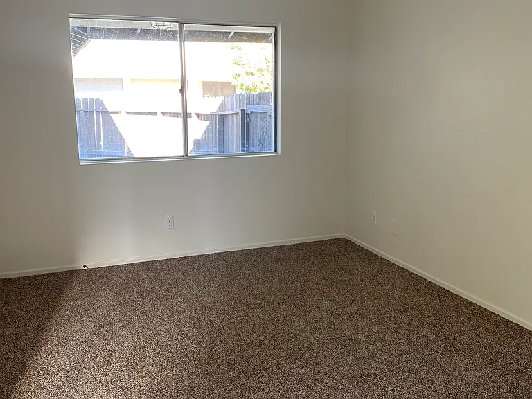 Bedroom 2 (Master)