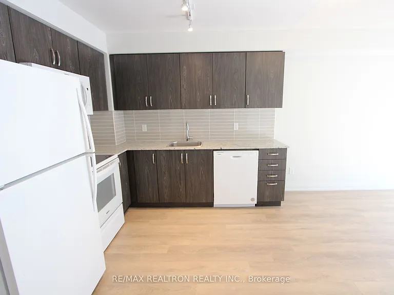 20 Meadowglen Pl #908 — Photo 7