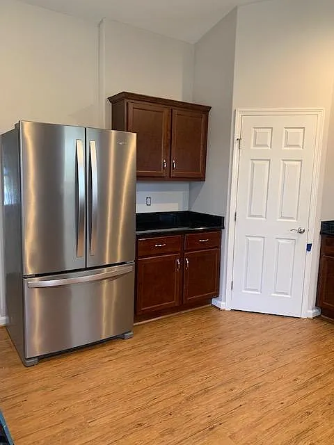 3 bed, 1423 sqft, $2,350 — Photo 3