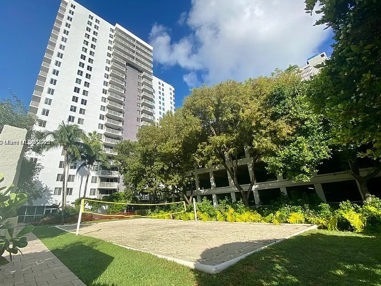 800 N Miami Ave #L-10 — Photo 2