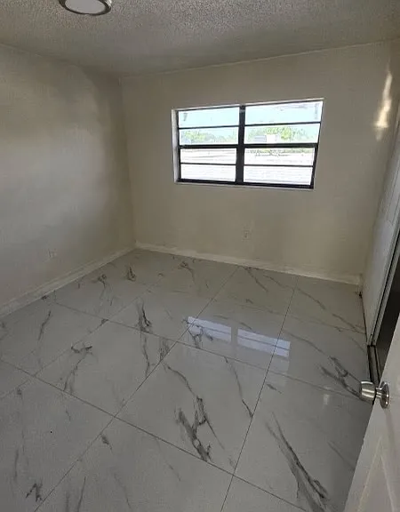 208 Avondale Dr #11 — Photo 4
