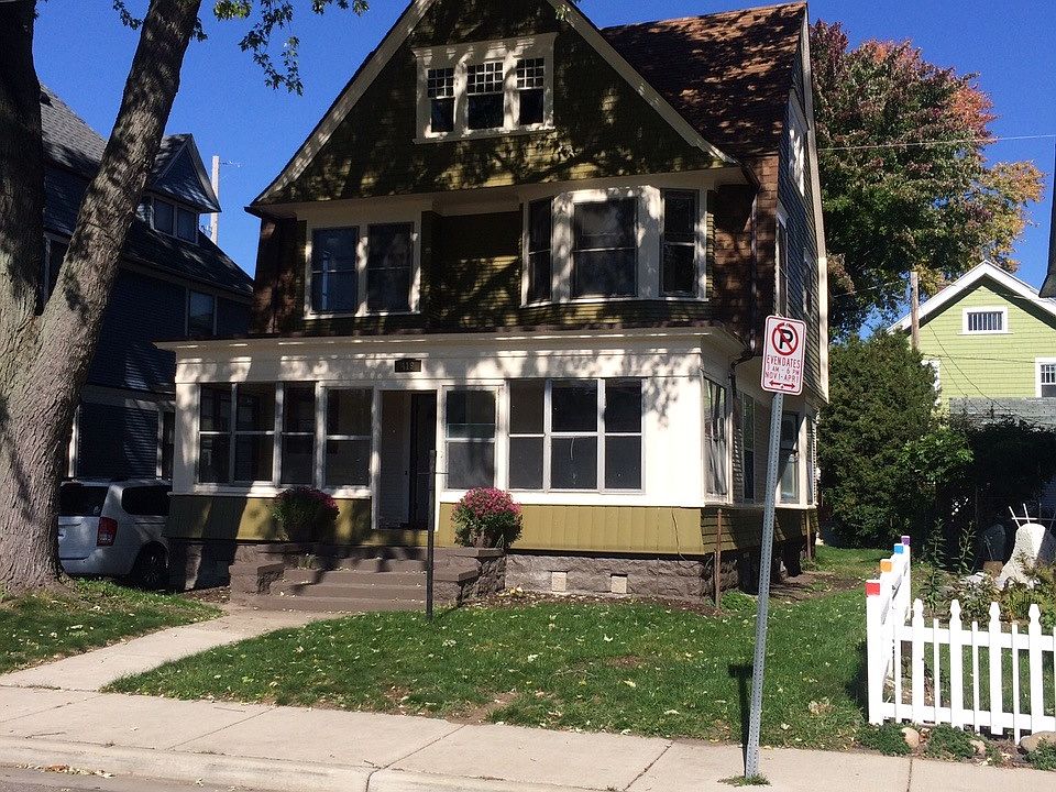 419 Pleasant SE, Front Porch and Entry