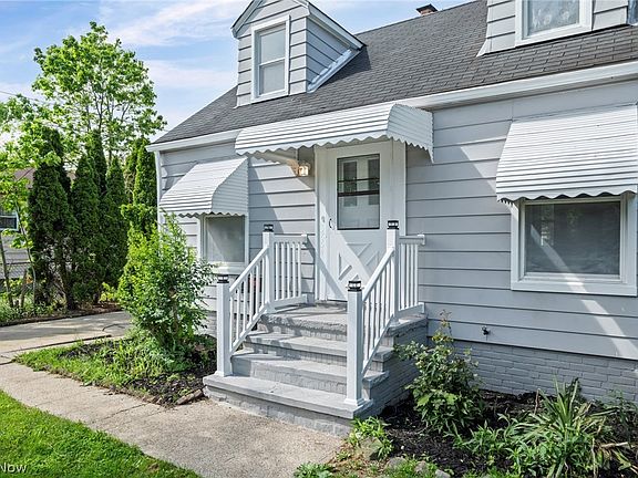 4th image of 3854 W 116th St
