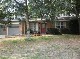 8112 Pinewood Dr, Benbrook, TX 76116
