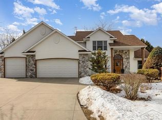 12837 Whisper Ridge Dr, Freeland, MI 48623