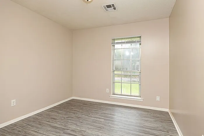 5731 Roxboro Dr — Photo 7