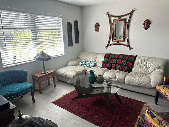 4th image of 119 NE 19th Court #209g
