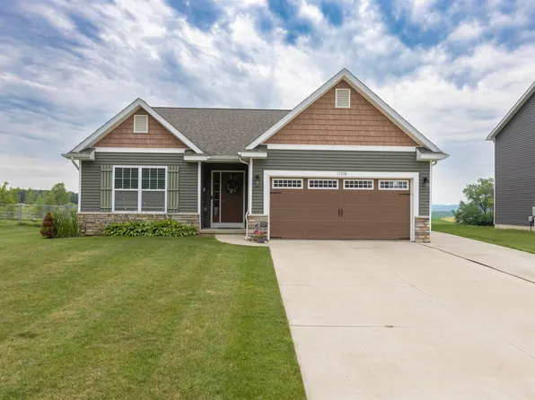 13216 River Bend Dr, Linden, MI 48451