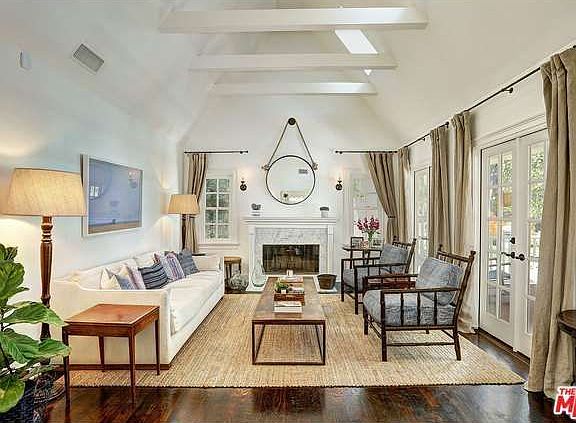 4th image of 2035 Manning Ave