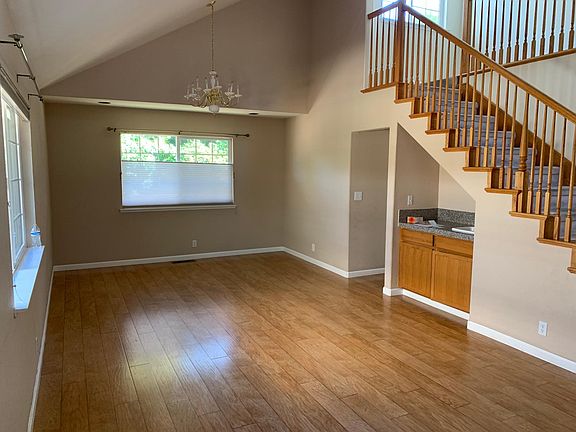 2nd image of 37 Sunnyside Ave