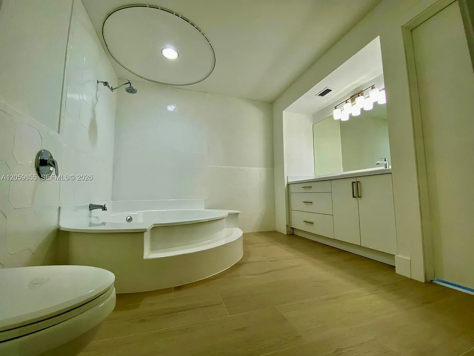 3 bed, 2.5 bath, 1340 sqft, $3,150 — Photo 4