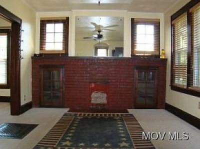 4th image of 2902 N Avery St