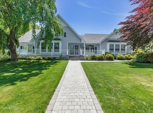 4 Hallock Meadow Dr, Stony Brook, NY 11790