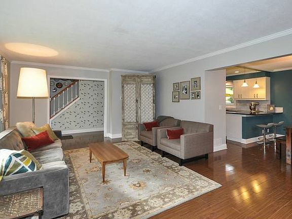 Great open floor plan wit