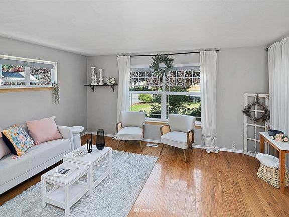 3rd image of 19000 Megger Cir NE