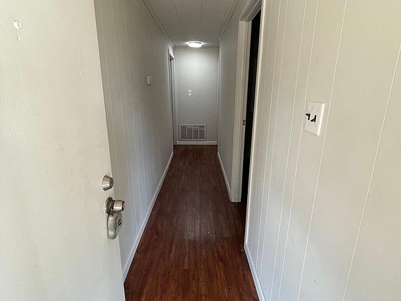4th image of 210-212 Crestview St