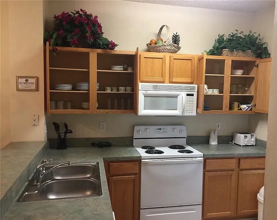 3 bed, 2.5 bath, 1291 sqft, $1,799 — Photo 3