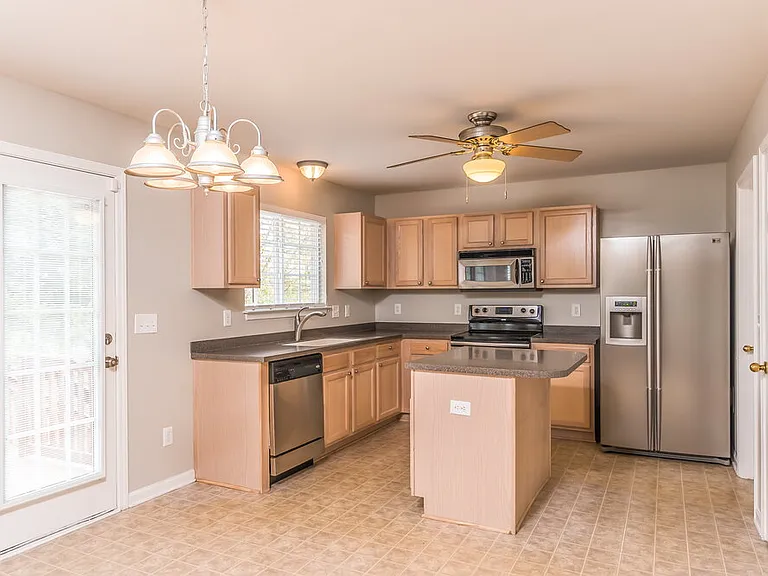 209 Briarcotes Cir — Photo 5