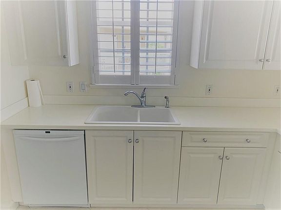 5th image of 940 Turtle Cove Ln APT 305