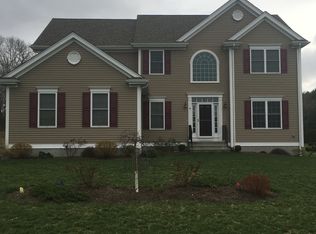 8 Quequechan Cir, Lakeville, MA 02347