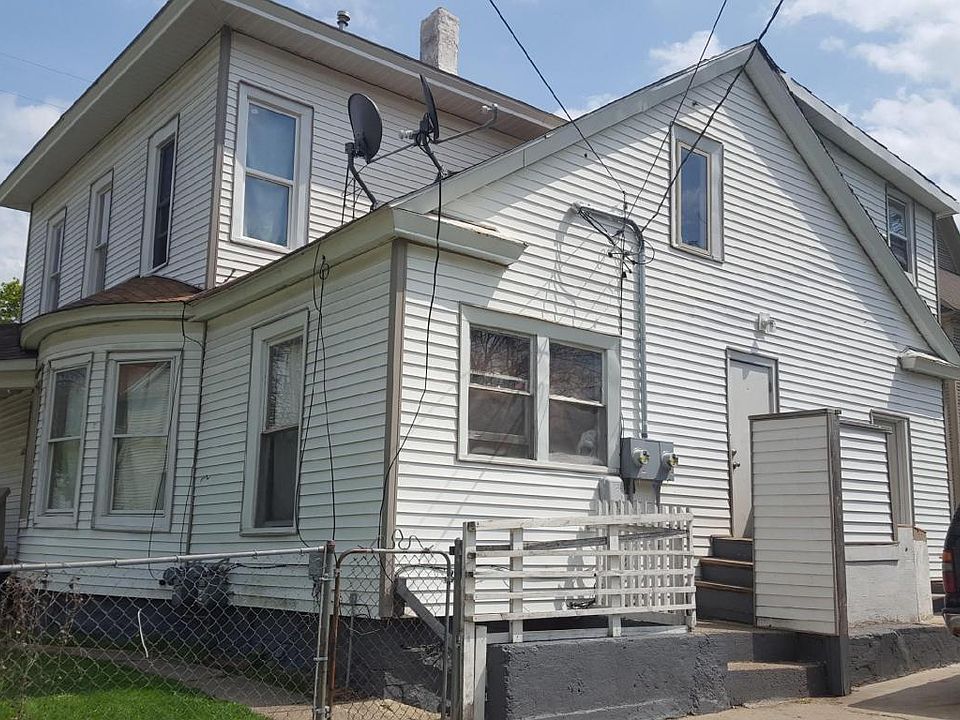 1st image of 424 Dickinson St SE