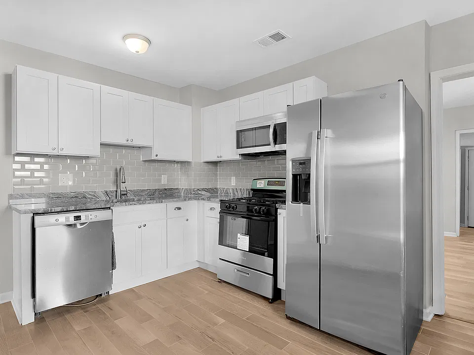 700 W 34th St #1
