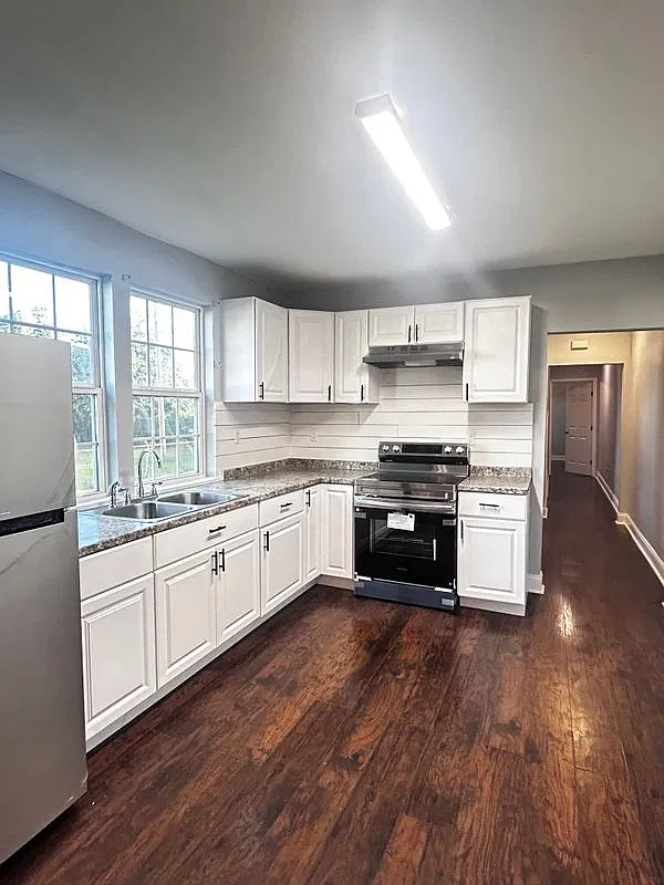 2 bed, 2.0 bath, 975 sqft, $1,350 — Photo 3