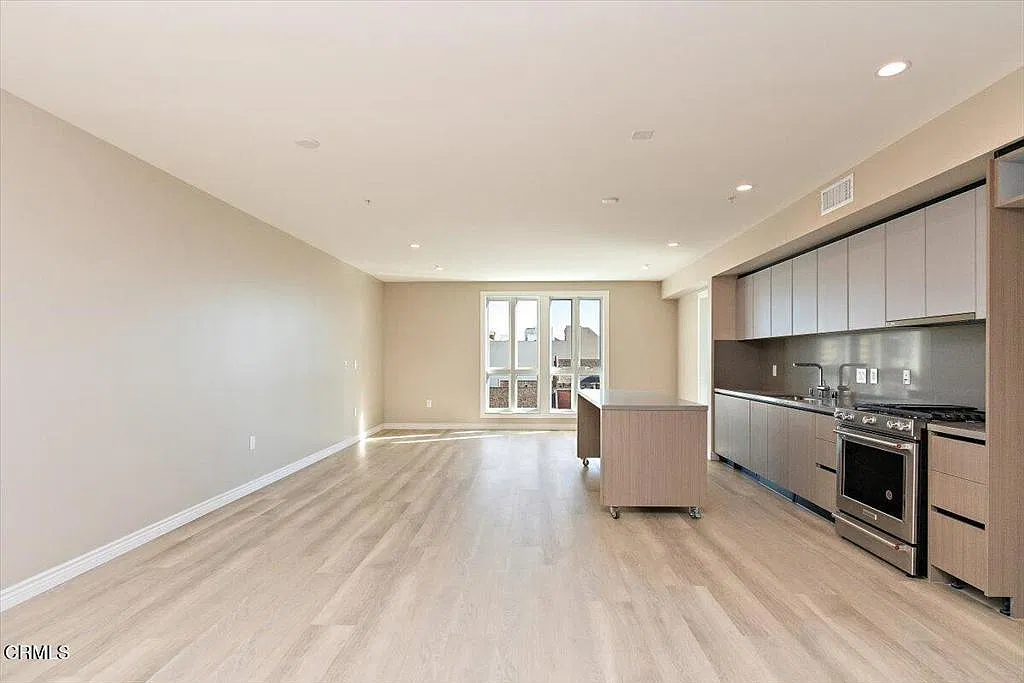 1 bed, 1.0 bath, 1147 sqft, $4,100 — Photo 2