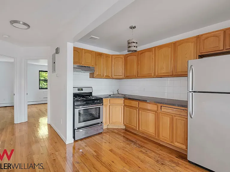 656 Kosciuszko St #3 — Photo 2