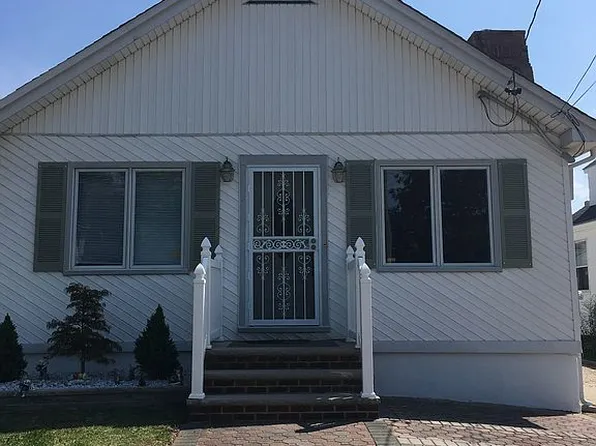 30 S 17th St, New Hyde Park, NY 11040