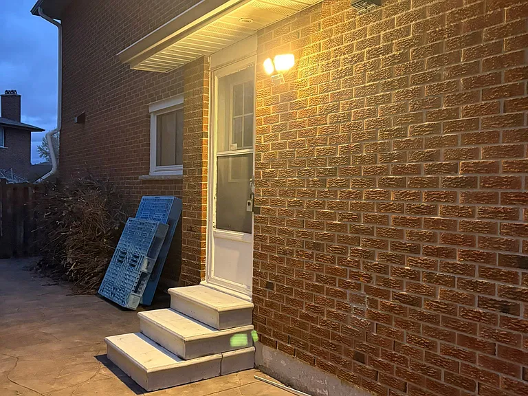 67 Cheeseman Dr — Photo 2