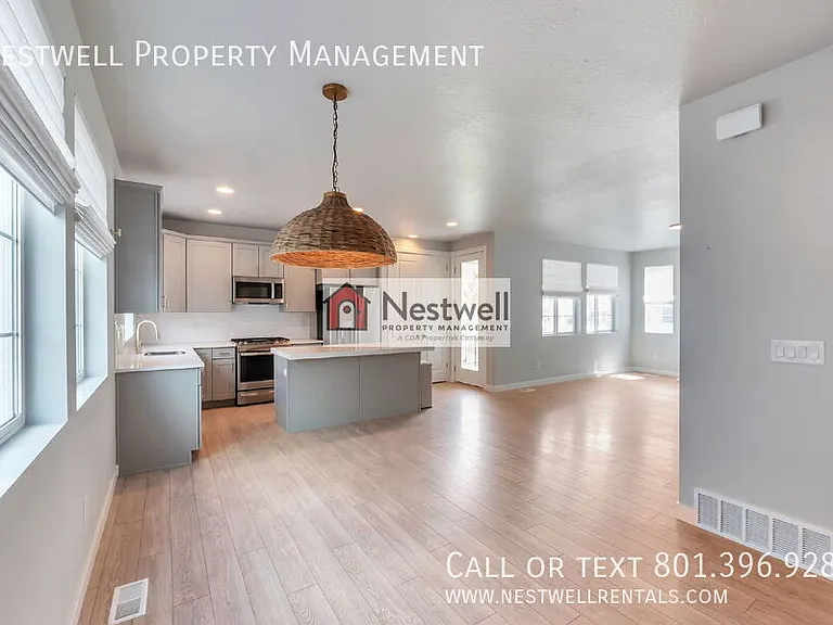 4954 W Evergreen Ln — Photo 3