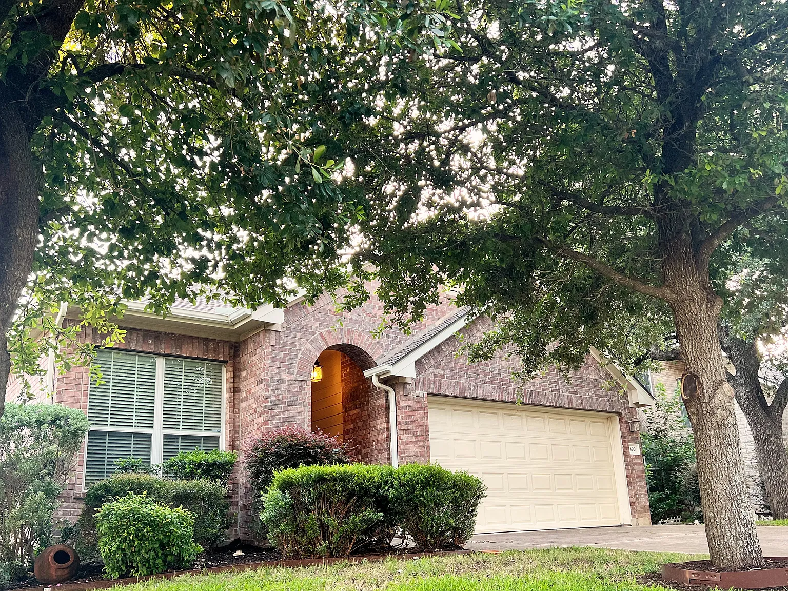 3 bed, 1736 sqft, $2,200 — Photo 2