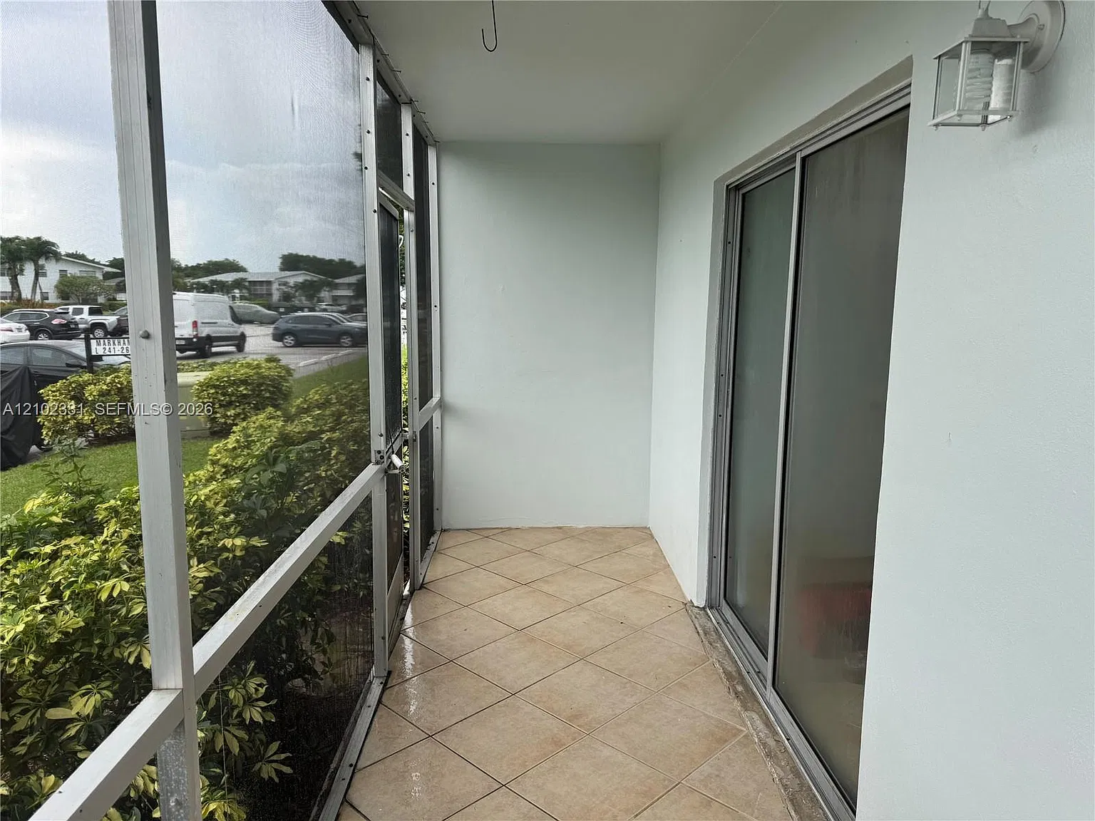 Markham L Condo — Photo 1