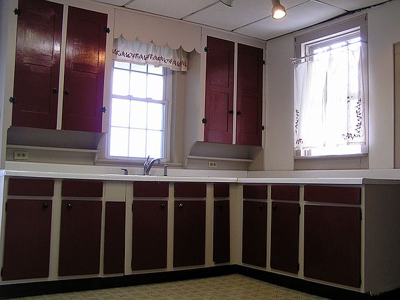 12'x15' Eat-in Kitchen