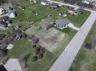 642 S Country Ln, Fond Du Lac, WI 54935