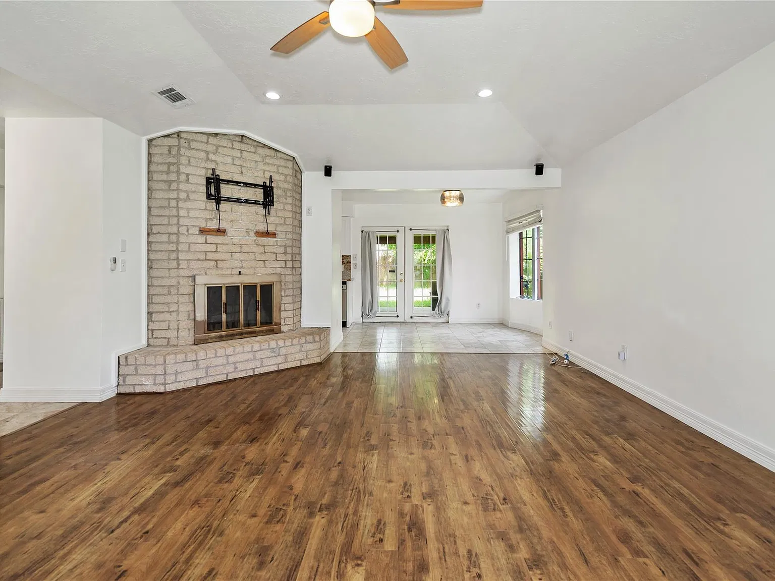 3 bed, 2.0 bath, 1751 sqft, $1,800 — Photo 3