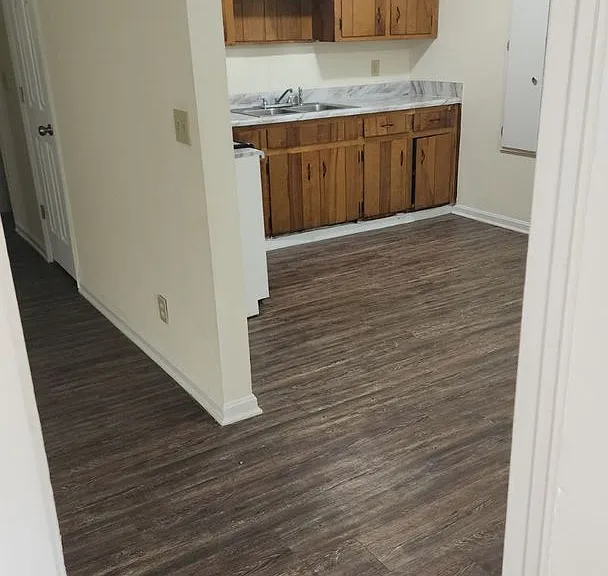 518 Aiken St — Photo 5