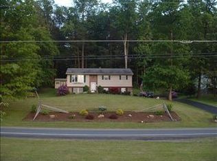 82 Sweet Arrow Lake Rd, Pine Grove, PA 17963