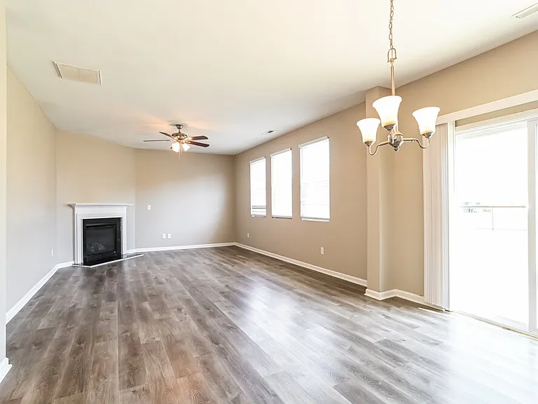 1016 Yellow Bee Rd — Photo 5